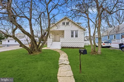 8000 Oakleigh Rd, Parkville, MD 21234