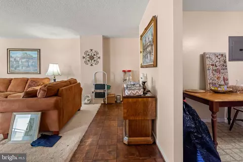Entry Way - 205 E Joppa Rd #1706, Towson, MD 21286 photo 4 of 5