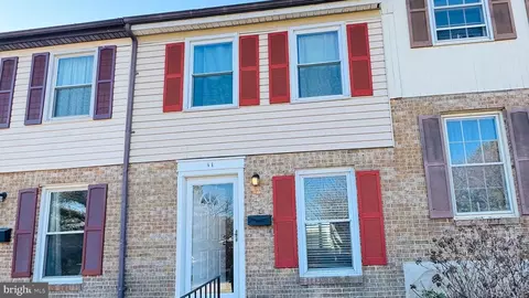 11 Lerner Ct #33I, Nottingham, MD 21236