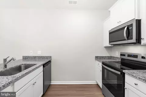 Kitchen - 8143 Bartholomew Ct, Baltimore, MD 21206 photo 2 of 4