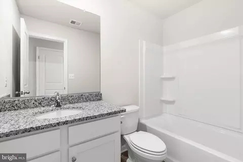Entry Way - 8143 Bartholomew Ct, Baltimore, MD 21206 photo 5 of 9
