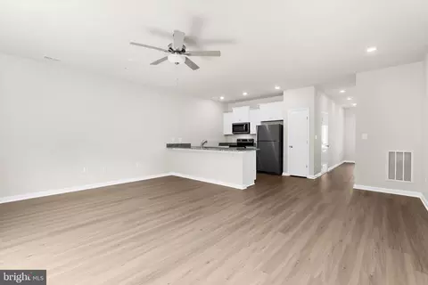 Living - 8143 Bartholomew Ct, Baltimore, MD 21206 photo 2 of 9