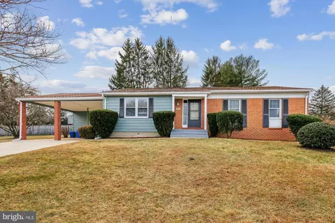 7 Cedar Bluff Ct, Catonsville, MD 21228