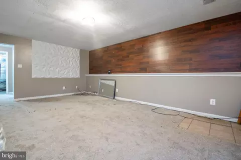 Living - 3902 Hunt Hbr, Middle River, MD 21220 photo 6 of 7