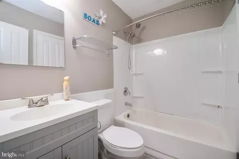 Bath - 3902 Hunt Hbr, Middle River, MD 21220 photo 1 of 1