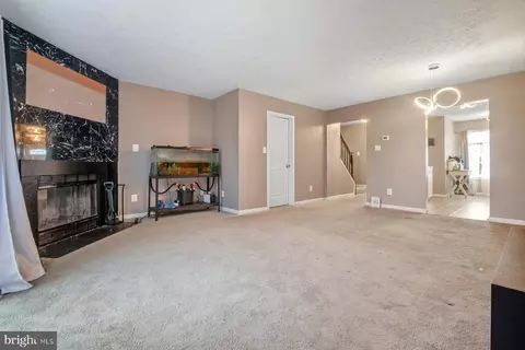 Living - 3902 Hunt Hbr, Middle River, MD 21220 photo 4 of 7
