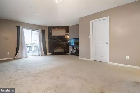 Living - 3902 Hunt Hbr, Middle River, MD 21220 photo 5 of 7