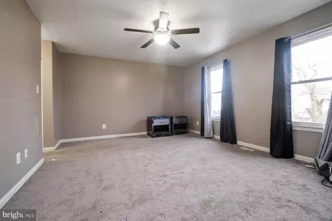 Living - 3902 Hunt Hbr, Middle River, MD 21220 photo 1 of 7