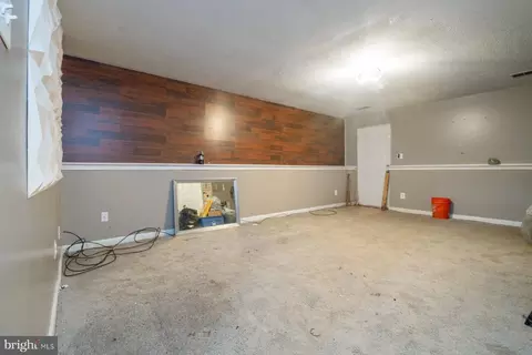 Living - 3902 Hunt Hbr, Middle River, MD 21220 photo 7 of 7