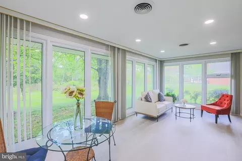 7900 Ivy Ln, Pikesville, MD 21208
