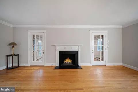 Living - 101 Thicket Rd, Baltimore, MD 21212 photo 3 of 4