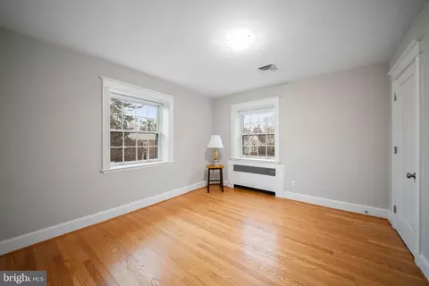 Bedroom - 101 Thicket Rd, Baltimore, MD 21212 photo 4 of 4
