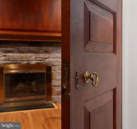 Entry Way - 101 Thicket Rd, Baltimore, MD 21212 photo 3 of 3