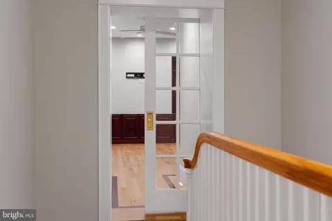 Entry Way - 101 Thicket Rd, Baltimore, MD 21212 photo 2 of 3