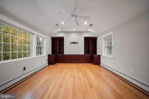 Living - 101 Thicket Rd, Baltimore, MD 21212 photo 2 of 4