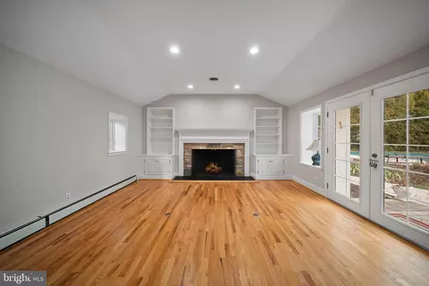 Living - 101 Thicket Rd, Baltimore, MD 21212 photo 1 of 4