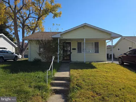 17 Propeller Dr, Middle River, MD 21220