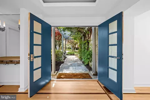 Entry Way - 6 Meadow Rd, Baltimore, MD 21212 photo 1 of 4