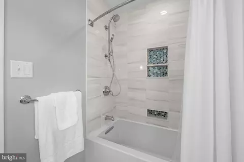 Bath - 6 Meadow Rd, Baltimore, MD 21212 photo 5 of 7