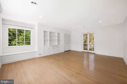 Bedroom - 6 Meadow Rd, Baltimore, MD 21212 photo 9 of 10