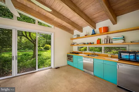 Kitchen - 6 Meadow Rd, Baltimore, MD 21212 photo 6 of 6