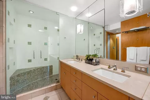 Bath - 6 Meadow Rd, Baltimore, MD 21212 photo 1 of 7