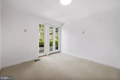 Bedroom - 6 Meadow Rd, Baltimore, MD 21212 photo 4 of 10