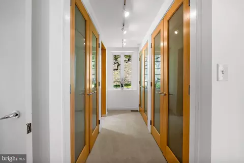 Entry Way - 6 Meadow Rd, Baltimore, MD 21212 photo 2 of 4