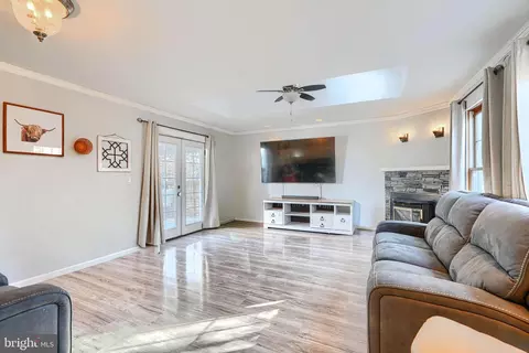 Living - 11513 Eastern Ave, Middle River, MD 21220 photo 1 of 1