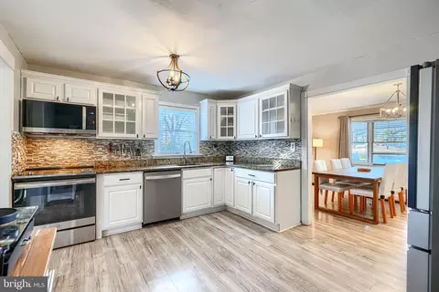 Kitchen - 11513 Eastern Ave, Middle River, MD 21220 photo 2 of 3