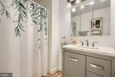 Bath - 11513 Eastern Ave, Middle River, MD 21220 photo 1 of 3
