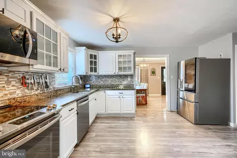 Kitchen - 11513 Eastern Ave, Middle River, MD 21220 photo 3 of 3