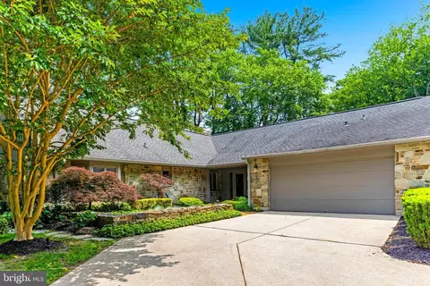 5 Tall Tree Ct, Pikesville, MD 21208