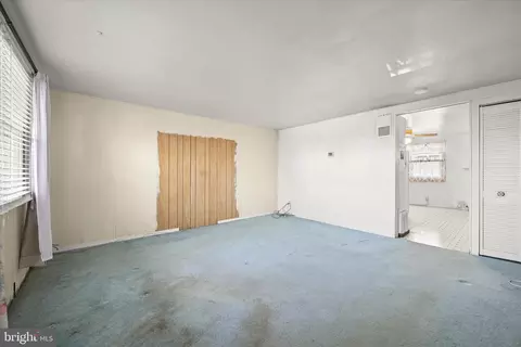 Living - 446 Bigley Ave, Halethorpe, MD 21227 photo 2 of 4