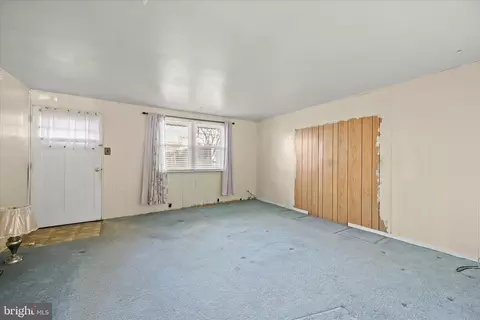 Living - 446 Bigley Ave, Halethorpe, MD 21227 photo 1 of 4
