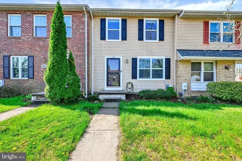 19 Derwood Ct, Parkville, MD 21234