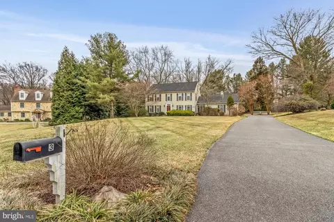 3 Ravens Nest Ct, Glen Arm, MD 21057