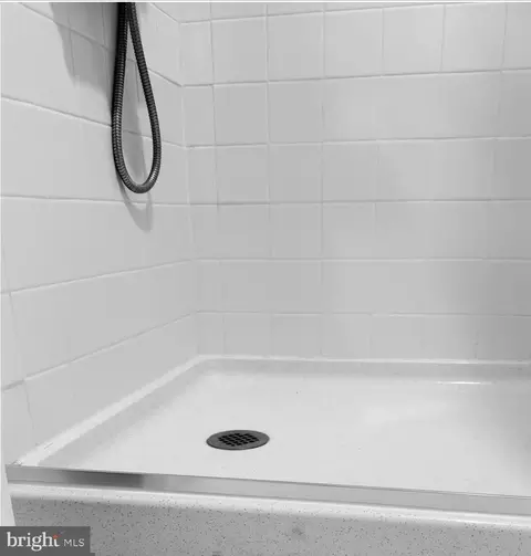 Bath - 205 E Joppa Rd #808, Towson, MD 21286 photo 2 of 6