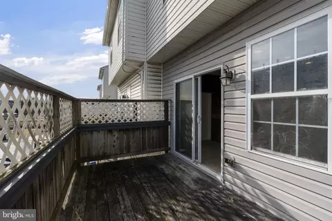 Exterior - 811 Middle River Rd, Middle River, MD 21220 photo 4 of 7