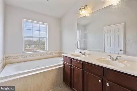 Entry Way - 811 Middle River Rd, Middle River, MD 21220 photo 5 of 6