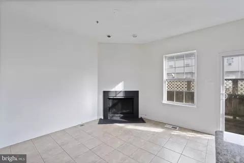 Living - 811 Middle River Rd, Middle River, MD 21220 photo 3 of 6