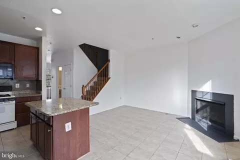 Living - 811 Middle River Rd, Middle River, MD 21220 photo 4 of 6
