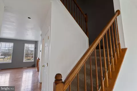 Entry Way - 811 Middle River Rd, Middle River, MD 21220 photo 4 of 6