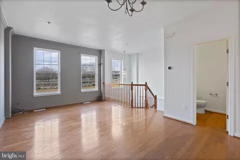 Living - 811 Middle River Rd, Middle River, MD 21220 photo 1 of 6