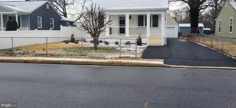 910 Renfrew St, Essex, MD 21221