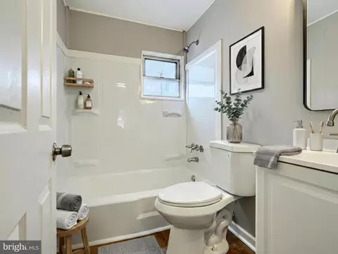 Bath - 2014 Larkhall Rd, Dundalk, MD 21222 photo 3 of 3