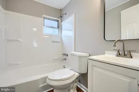Bath - 2014 Larkhall Rd, Dundalk, MD 21222 photo 2 of 3
