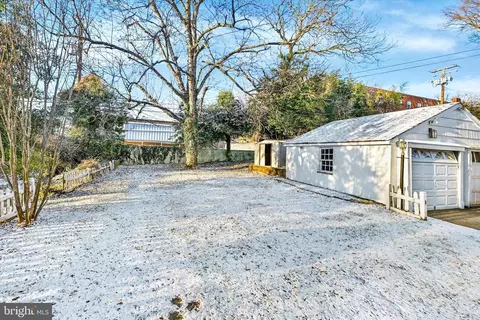 Exterior - 1032 Elm Ridge Ave, Baltimore, MD 21229 photo 4 of 6