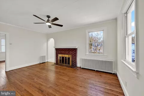 Living - 1032 Elm Ridge Ave, Baltimore, MD 21229 photo 3 of 4