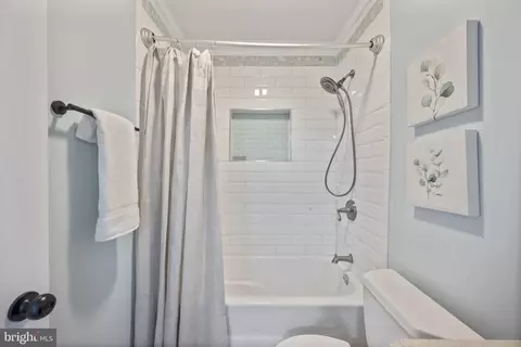Bath - 417 Meadow Rd, Baltimore, MD 21206 photo 2 of 4
